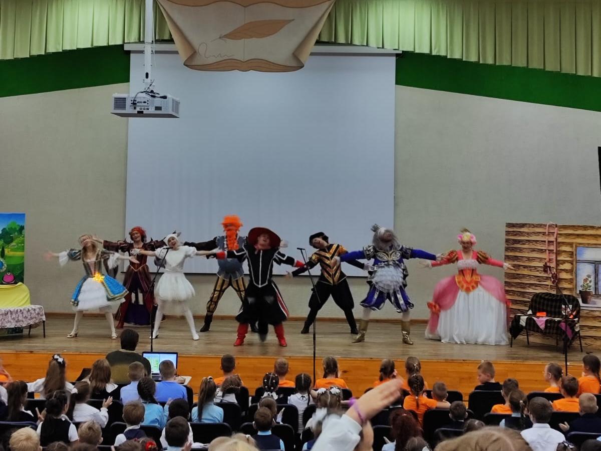 Группа «Калейдоскоп» выступила для школьников с музыкальным спектаклем Группа «Калейдоскоп» выступила для школьников с музыкальным спектаклем